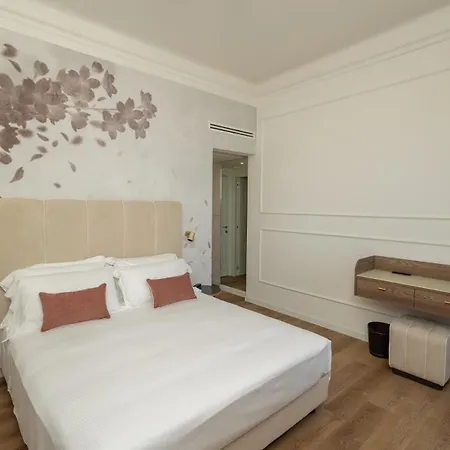 ホテル Splendide Riviera Boutique Art 4*