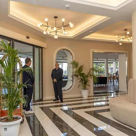 Splendide Riviera Boutique Art ラッパロ